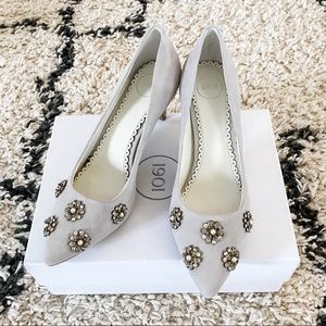 1901 Bradford Embellished Pointy Toe Pump